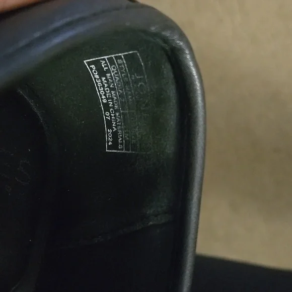 Elegant Black Quilted Women's Loafers - Picture 9 of 10